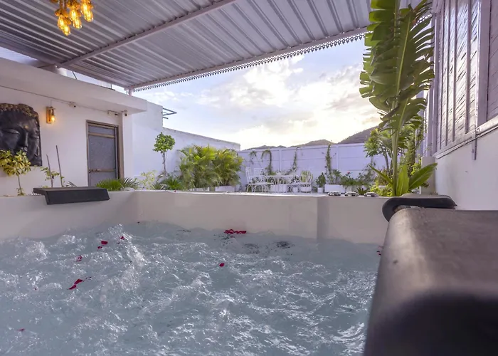 Aravali Homestay With Rooftop JacuzziVilla